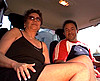 clip Mature grassouillette baise avec un inconnu en voiture