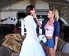 telecharger porno Jeune mari&eacute;e participe &agrave; un trio
