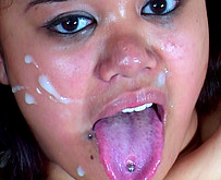 PETITE ASIATIQUE SE FAIT D�FONCER L'ANUS PAR 2 BRUTES !
