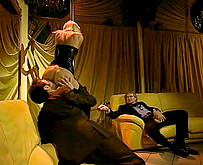 La sulfureuse Brigitta Bulgari en trio avec deux vieux baise brigitta bulgari