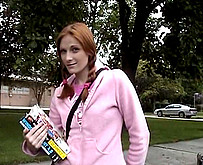 Jeune rouquine bais�e par 2 vieux