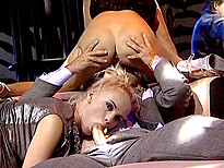 Vid� porno Un type encule deux bonnes p�tasses en discoth�que