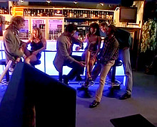 Grosse orgie anal dans un bar  putes