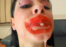 Elle se fait humili�e par un pote � son mec