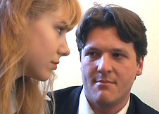 Il baise sa jeune voisine de 18 ans