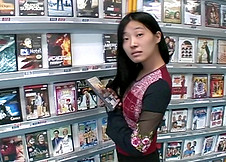 Jeune asiatique bais�e lors d'une s�ance photos