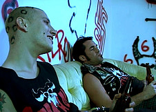 2 rockeurs abusent d