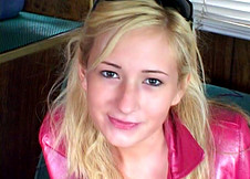 Jolie blonde se fait perforer l