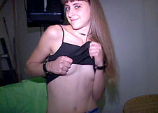 Jeune �tudiante ivre partouz�e au r�veillon du nouvel an