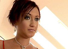 Beurette encul�e � sec par son colocataire