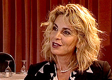 Belle mature se tape le jeune serveur du restaurant