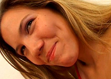 Couple paye une �tudiante espagnole pour un trio !