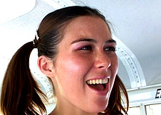 Etudiante na�ve doublement p�n�tr�e dans un car !