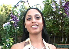 Indienne de 19 ans qui se fait bien fourrer la chatte