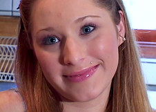 Sophie 19 ans baise une vieille grand m�re !