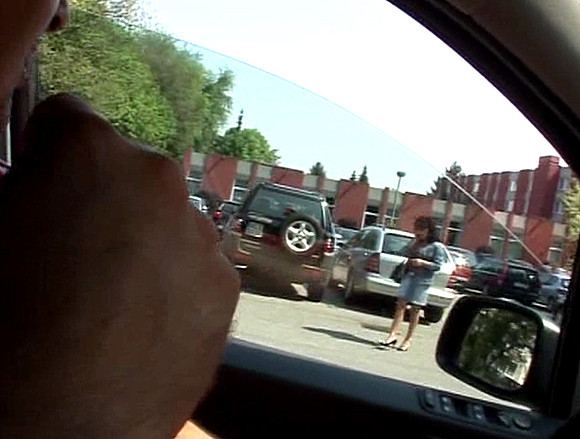 Mature suce un inconnu pervers en voiture