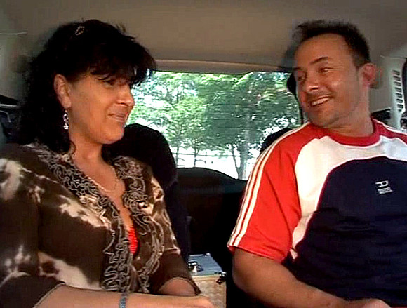 Mature suce un inconnu pervers en voiture